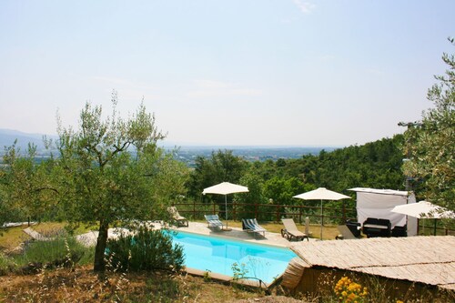 Schöne Villa mit privatem Pool in abgeschiedener Panoramalage, ideal für alle, die Entspannung und R