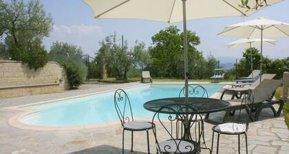 Schöne Villa mit privatem Pool in abgeschiedener Panoramalage, ideal für alle, die Entspannung und R