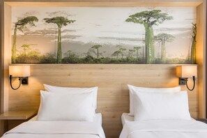 Minibar, in-room safe, desk, blackout curtains - Radisson Serviced Apartments Antananarivo City Centre (Antananarivo)
