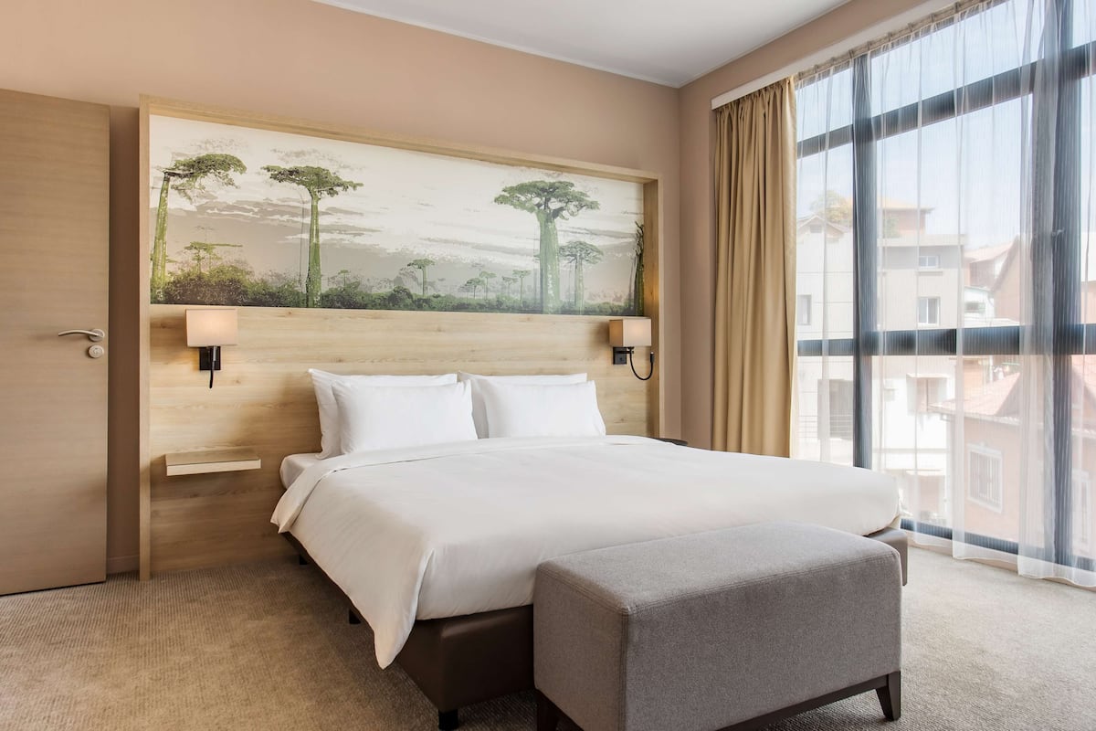 Minibar, in-room safe, desk, blackout curtains