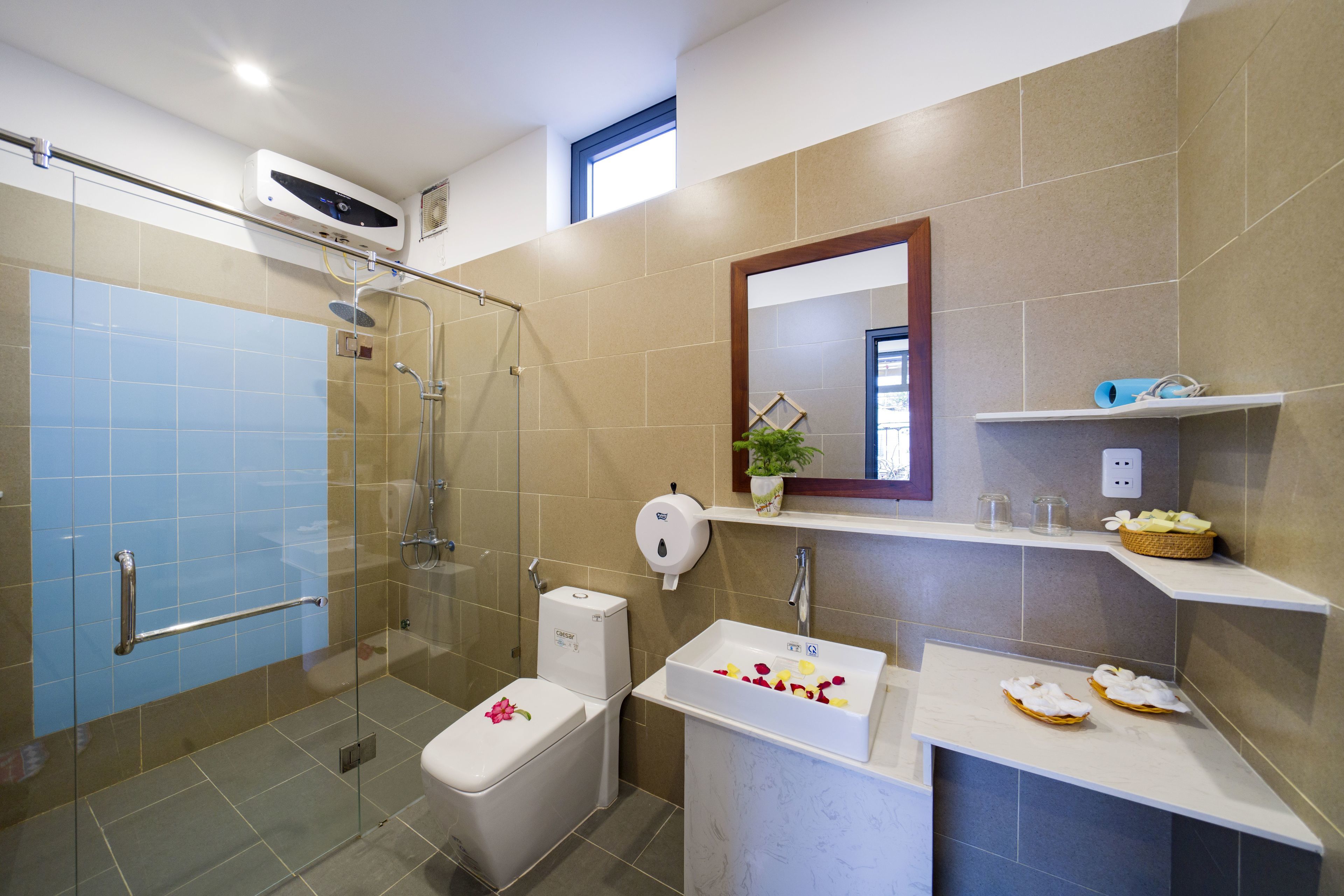 shower, rainfall showerhead, free toiletries, hair dryer