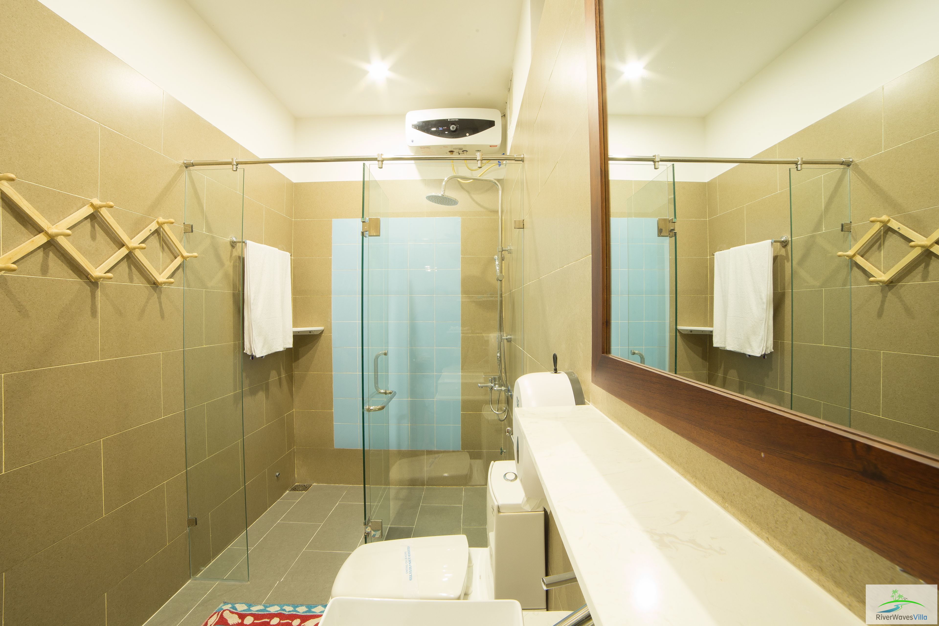 shower, rainfall showerhead, free toiletries, hair dryer