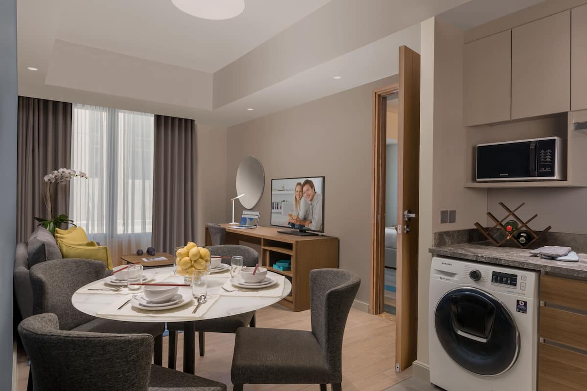 Premier Room, 1 Bedroom | In-room dining
