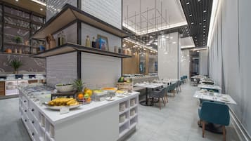 Desayuno buffet diario (PHP 950 por persona)