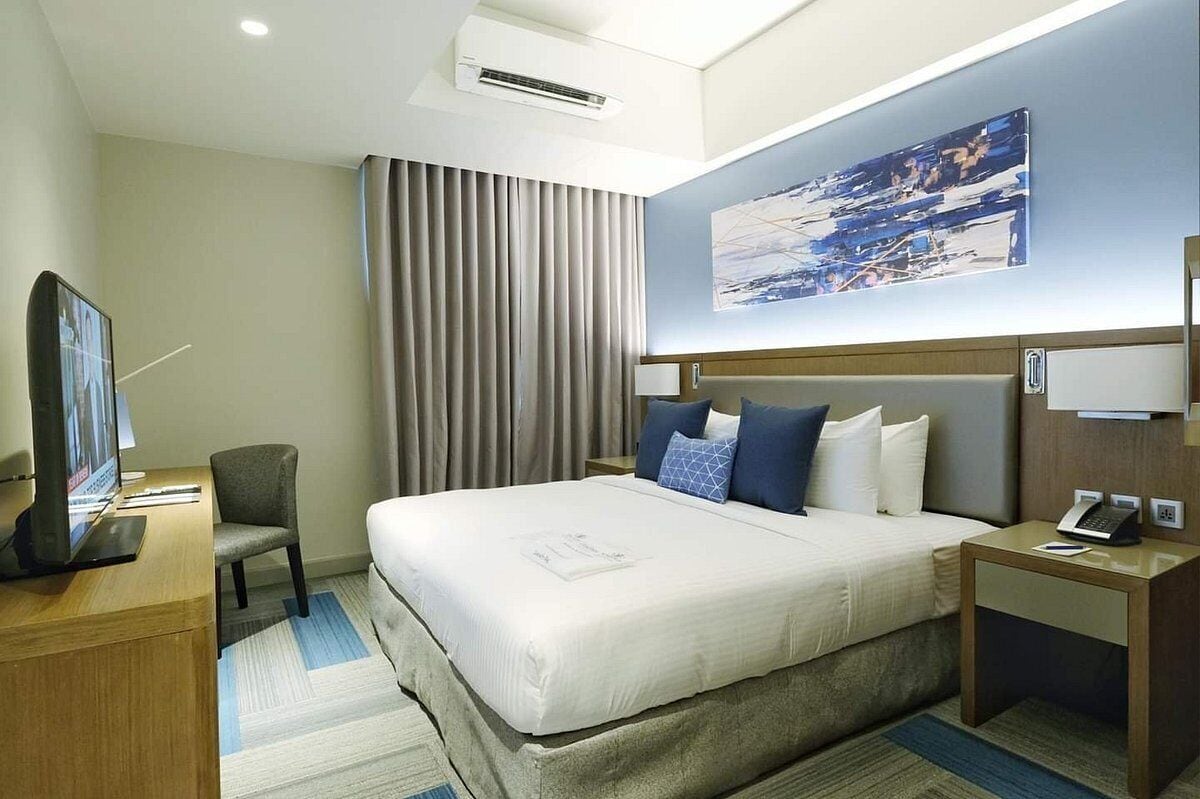 In-room safe, individually furnished, desk, laptop workspace
