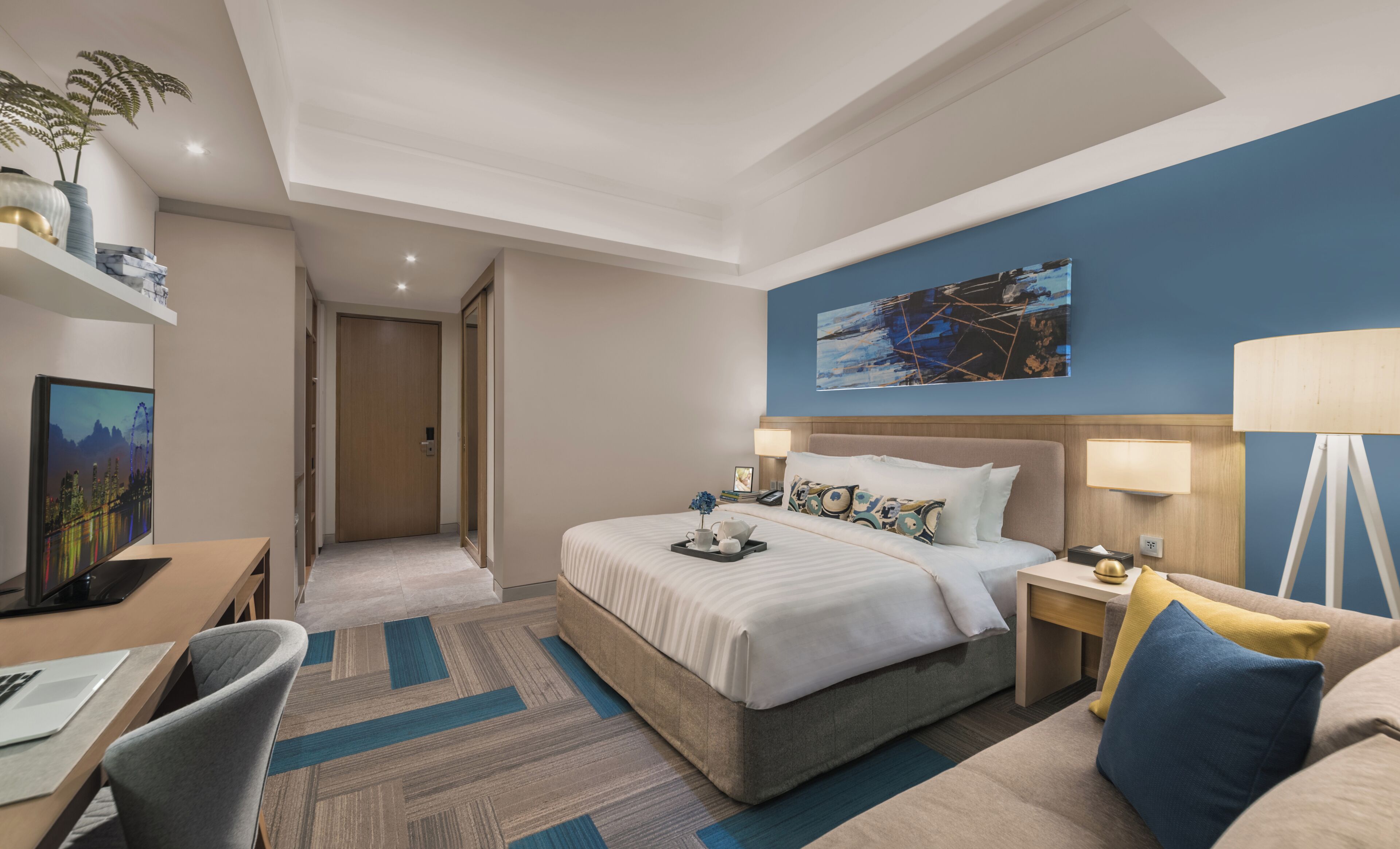 In-room safe, individually furnished, desk, laptop workspace