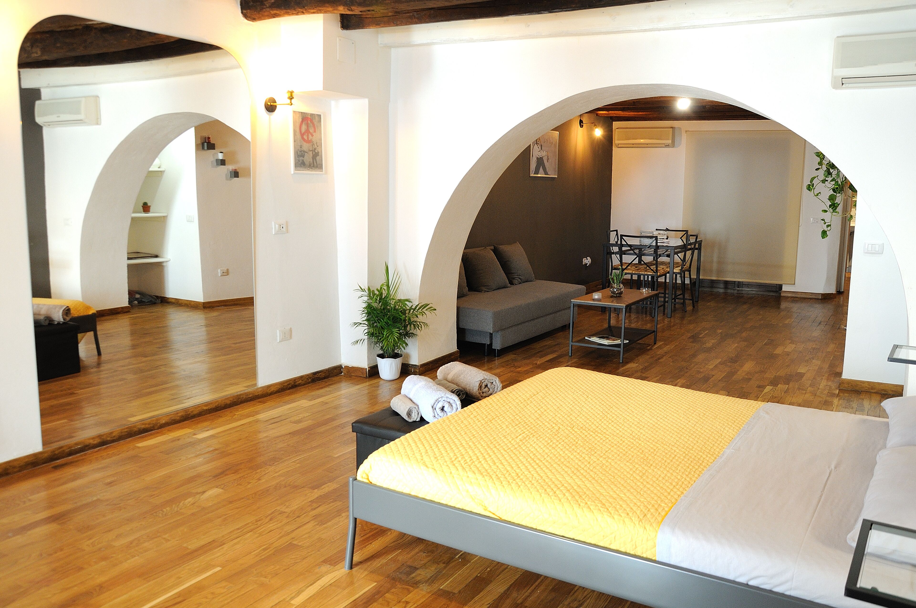 2 habitaciones, tabla de planchar con plancha, wifi y ropa de cama 