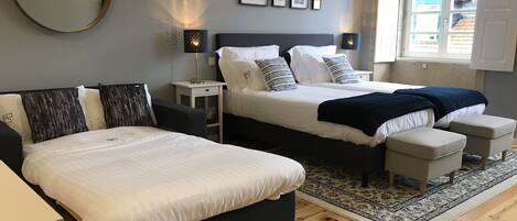 1 Schlafzimmer, hochwertige Bettwaren, Bügeleisen/Bügelbrett