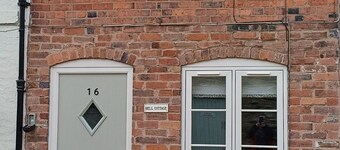 Ludlow centre, period town cottage with pet friendly garden & free parking