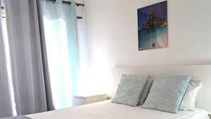 Room - Mira Praia 4- Family, 2 Bedrooms and 2 Bathrooms, Wi-Fi and 80 Meters Beach (Quarteira)