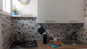 Frigorífico, horno, tostadora y trona infantil