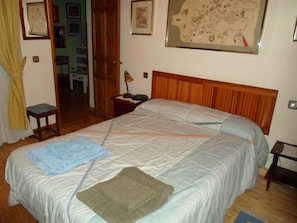 4 bedrooms, iron/ironing board, travel cot, free WiFi