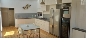 Fridge, microwave, oven, stovetop - Panorama View, Luxurious penthouse 12 minutes from center, with huge terrace (Laeken)