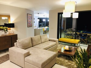 Smart TV, chimenea y reproductor de DVD 