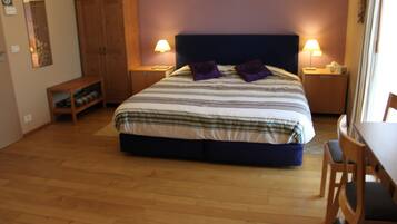 Standard Twin Room, 1 Double Bed | Desk, blackout drapes, soundproofing, iron/ironing board
