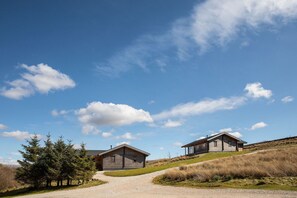 Exterior - Rough Fell - sleeps 6 guests in 3 bedrooms (Ravenstonedale / Kirkby Stephen)