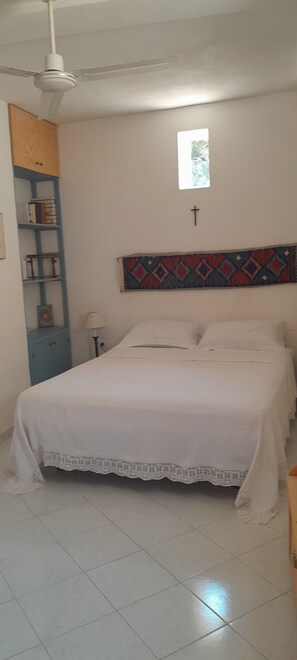 2 chambres, fer et planche à repasser, draps fournis