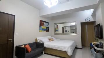 1 bedroom, desk, blackout drapes, free WiFi