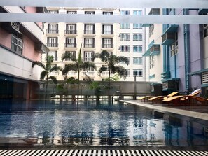 Outdoor pool - 101 Newport Condo Across the Airport (Pasay)