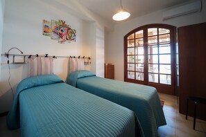 4 bedrooms, iron/ironing board, WiFi, bed sheets - Barabba sea house (Santa Teresa di Riva)