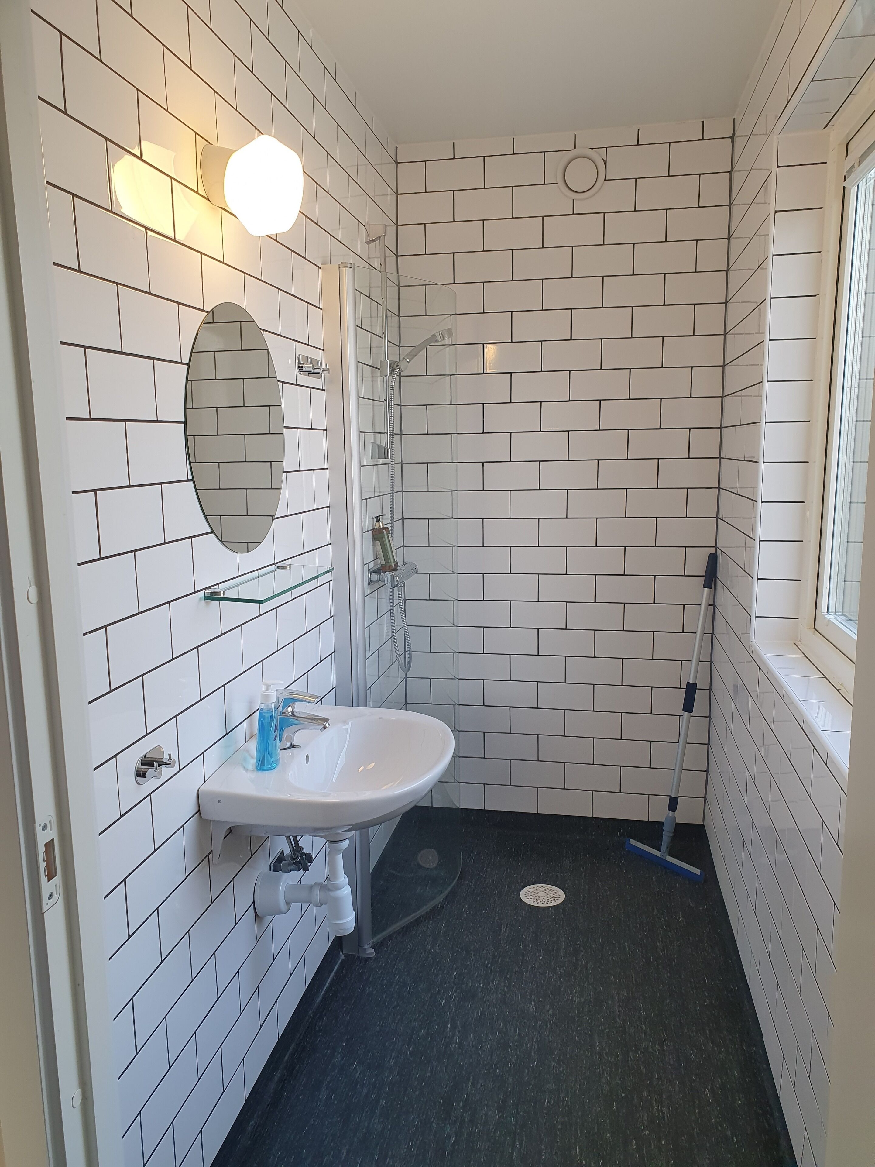 twin room (shared bathroom) | bathroom | shower, free toiletries, hair dryer, towels