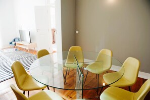 Dining - Beautiful Dreamers @ Avenida Liberdade (CR3D) (Lisboa ciudad)