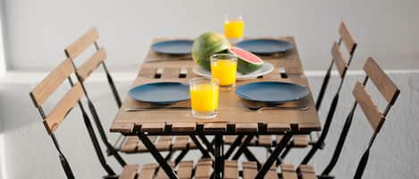 تناول الطعام بالخارج