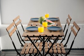 Outdoor dining - Beautiful Dreamers @ Avenida Liberdade (CR3D) (Lisboa ciudad)