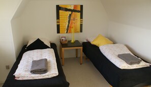 2 bedrooms, iron/ironing board, WiFi