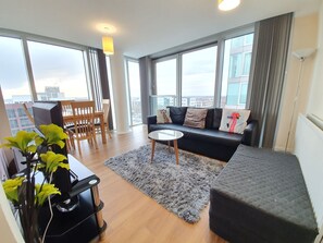 Apartment, Ensuite (2 Bed 2 Bath Long Term) | Lobby