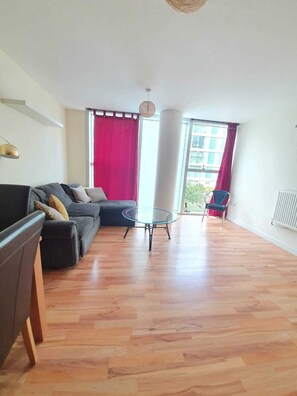 Apartment, Ensuite (2 Bed 2 Bath Long Term) | Lounge - Dazzon Contemporary Apartments (Milton Keynes)