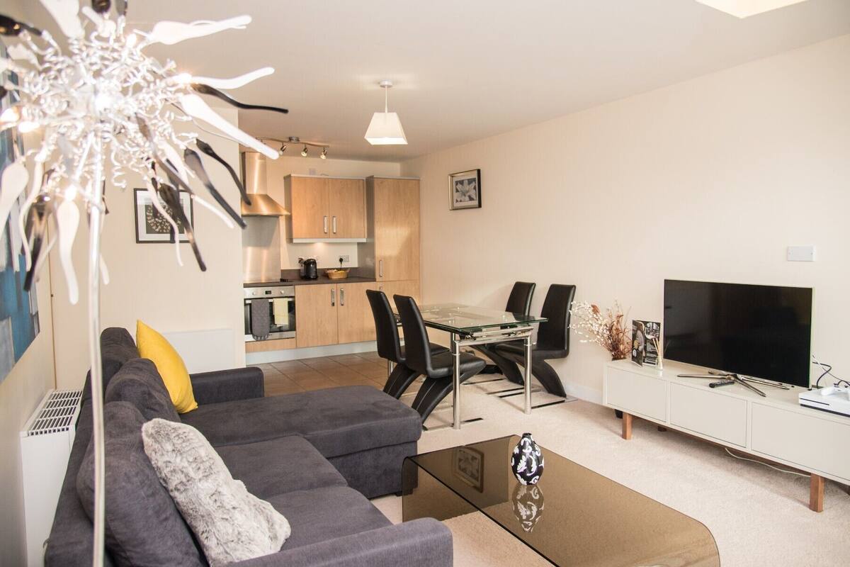Apartment, Private Bathroom (2 Bed with Balcony) | Lounge