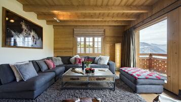 TV connectée, cheminée, console de jeux vidéo, lecteur de DVD