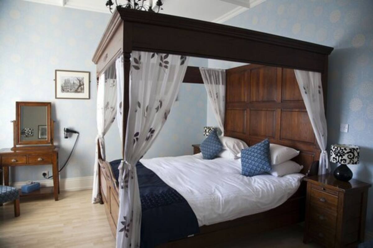 Iron/ironing board, cribs/infant beds, free WiFi, bed sheets