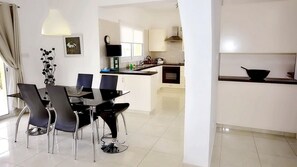 Dining - Villa Ambrosia (Coral Bay)