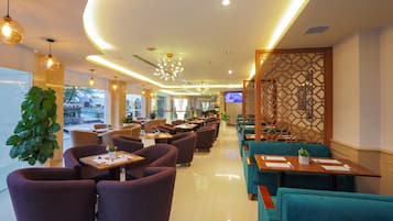 每日供應當地菜式早餐 (每人 VND99000)