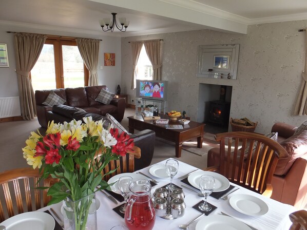 Smart TV, DVD player, foosball, stereo - A Beautiful Rural Farmhouse With Flexible Living Space And Great Views (Stirling)