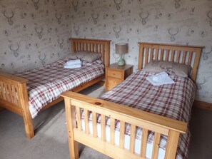 4 habitaciones, tabla de planchar con plancha y wifi gratis 