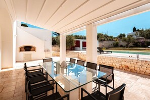 Outdoor dining - Dimora Milivita – Villa Retreat in Puglia. Escape to Serenity in Puglia: Your Private Villa Retreat (Monopoli)