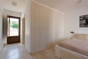6 chambres, fer et planche à repasser, lit parapluie, Wi-Fi gratuit
