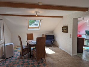 舒適公寓 (includes 30 EUR cleaning fee) | 起居區 | 平面電視