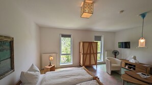 A bedroom with two beds, a desk, a chair, a TV, and a window. - Loreley Guesthouses (Sankt Goar)