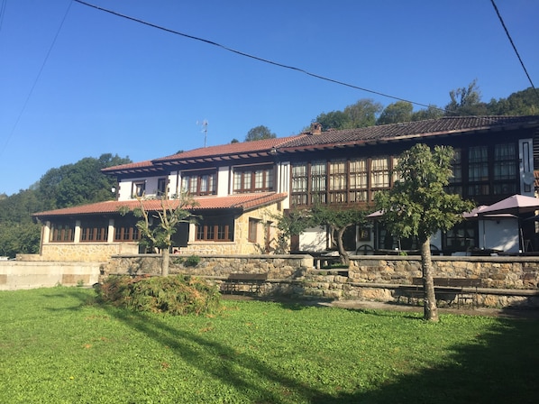 ด้านหน้าที่พัก