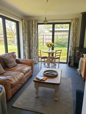 TV, fireplace, DVD player, books