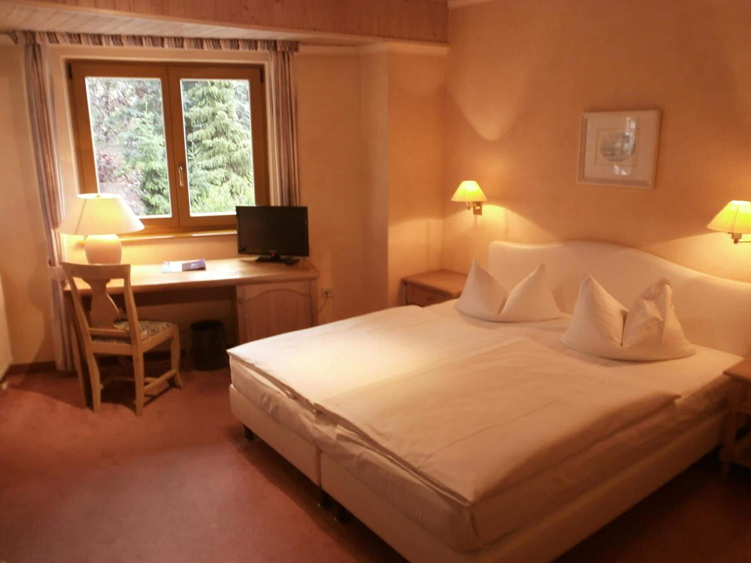 Zimmersafe, Schreibtisch, Babybetten, kostenloses WLAN