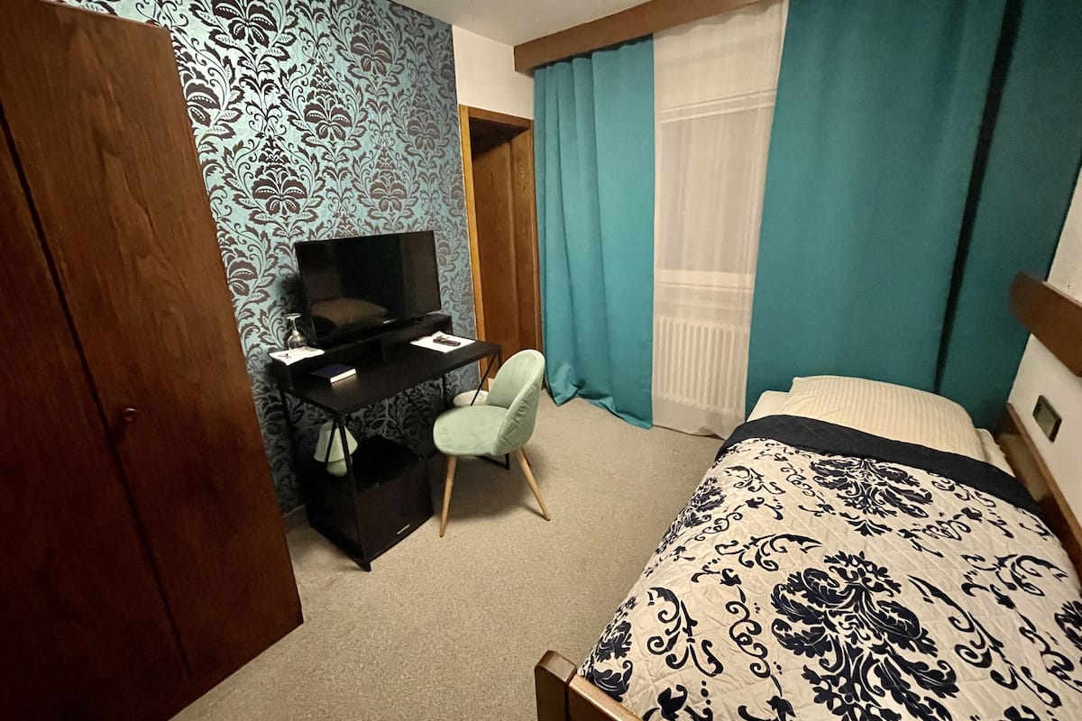 Economy Single Room | Desk, free WiFi, bed sheets