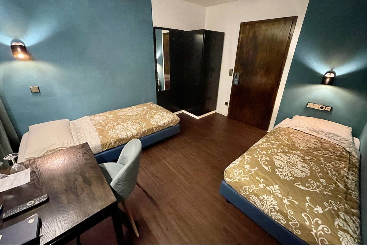 Standard Twin Room | Desk, WiFi (free), bed sheets