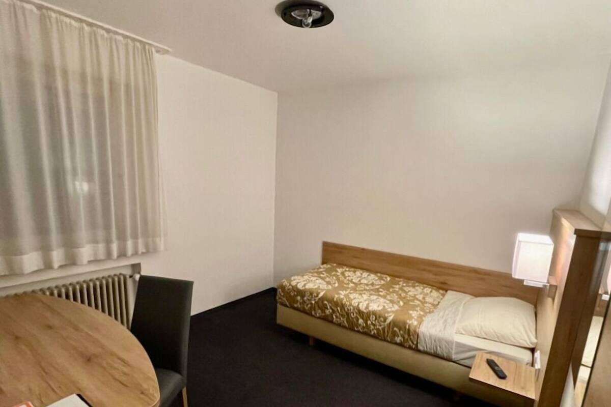 Comfort Single Room | Desk, WiFi (free), bed sheets