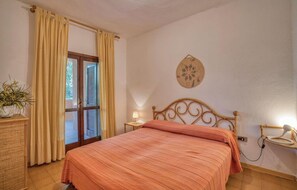 2 habitaciones, tabla de planchar con plancha y ropa de cama 