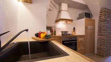 KĂŒhlschrank, Mikrowelle, Ofen, Herdplatte